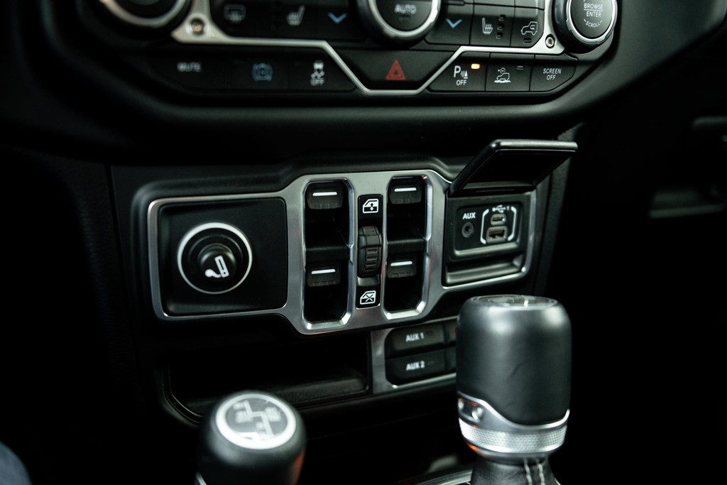48880740-16.jpg