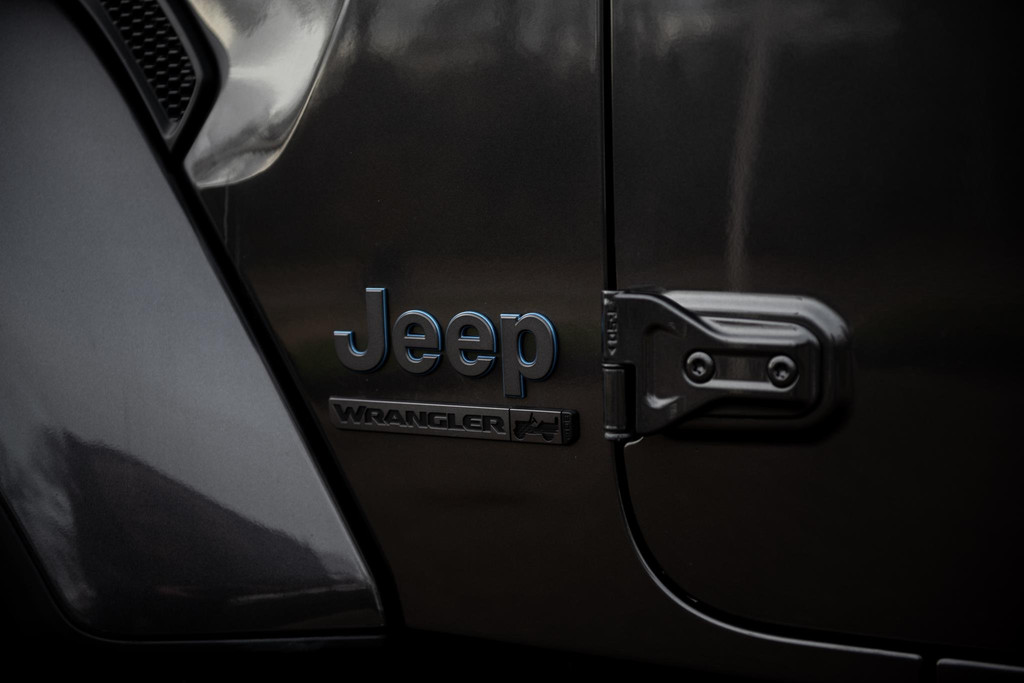 48880740-4.jpg